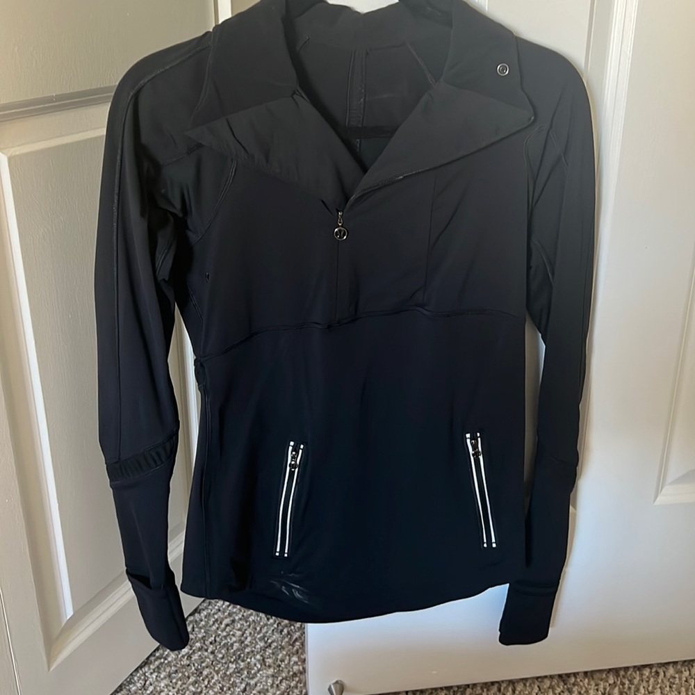 Lulu lemon quarter zip. Size 4, all black, like new